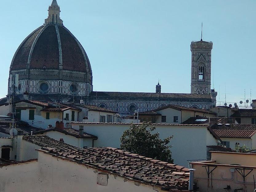 A Refuge With A Terrace Overlooking The Duomo Florence Exterior photo